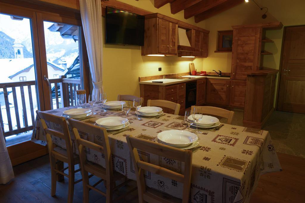 Le Nid De L'Aigle Hotel Champoluc Ruang foto