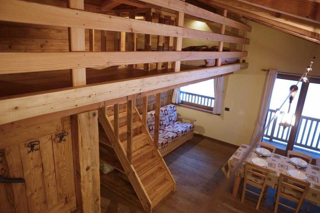 Le Nid De L'Aigle Hotel Champoluc Ruang foto