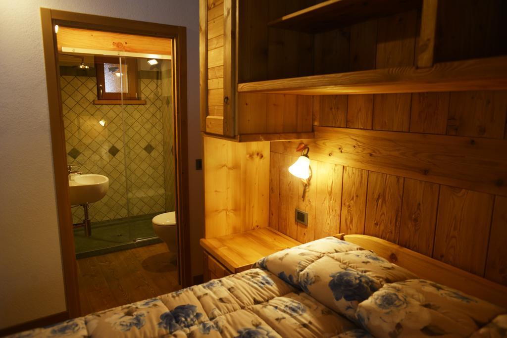 Le Nid De L'Aigle Hotel Champoluc Ruang foto