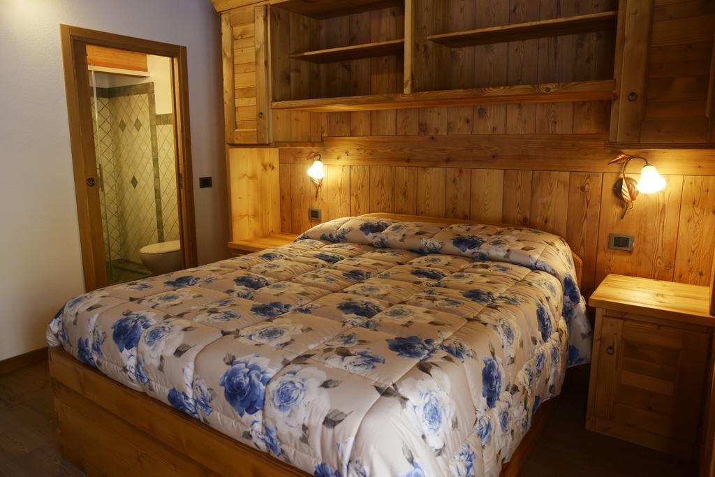 Le Nid De L'Aigle Hotel Champoluc Ruang foto