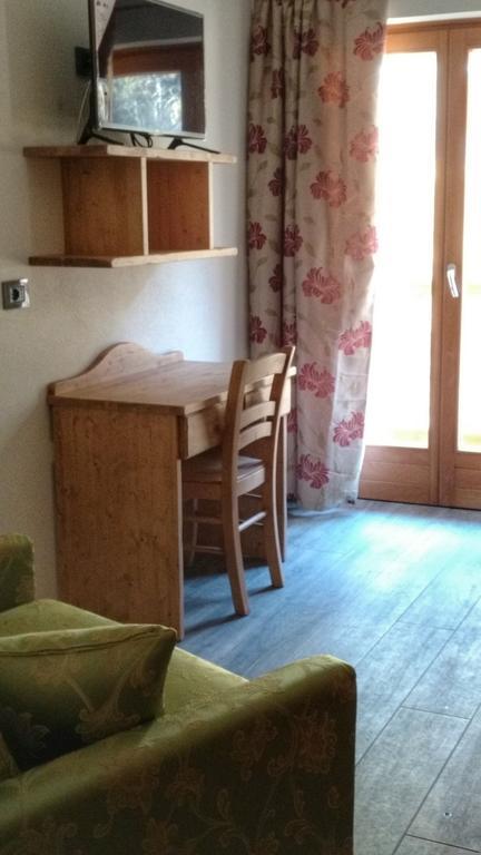 Le Nid De L'Aigle Hotel Champoluc Ruang foto