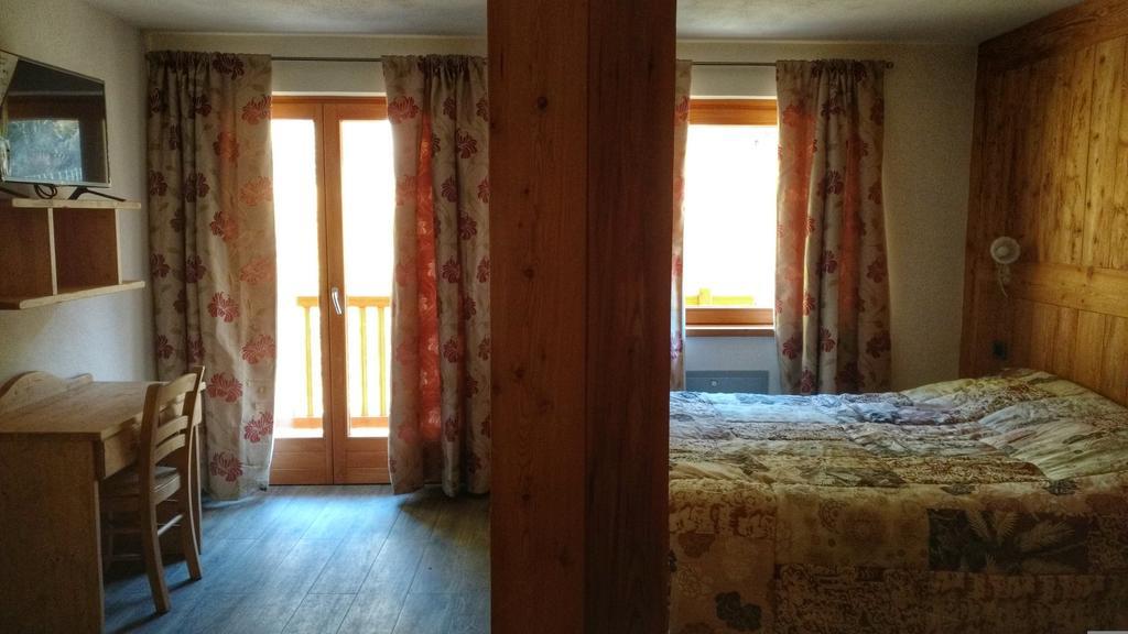 Le Nid De L'Aigle Hotel Champoluc Ruang foto